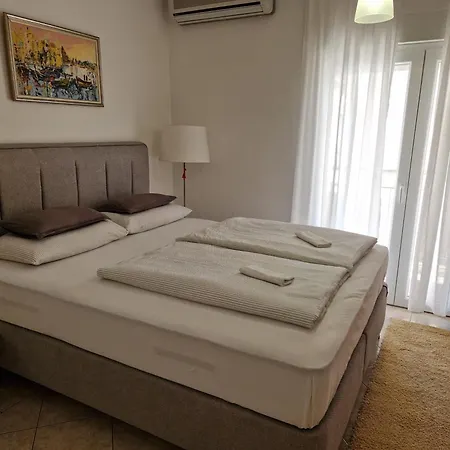 Aparthotel Mona 3*